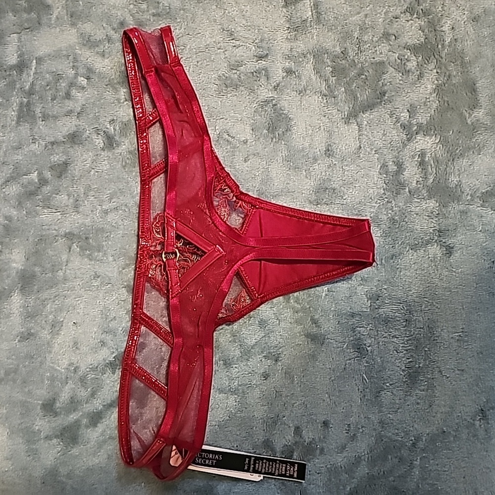 NWT Victoria's Secret Very Sexy pleather thong - Picture 2 of 4